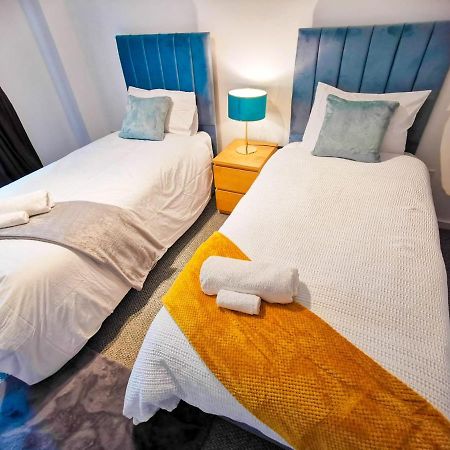 Lovely 2-Bedroom Apartment, Free Parking Манчестер Экстерьер фото
