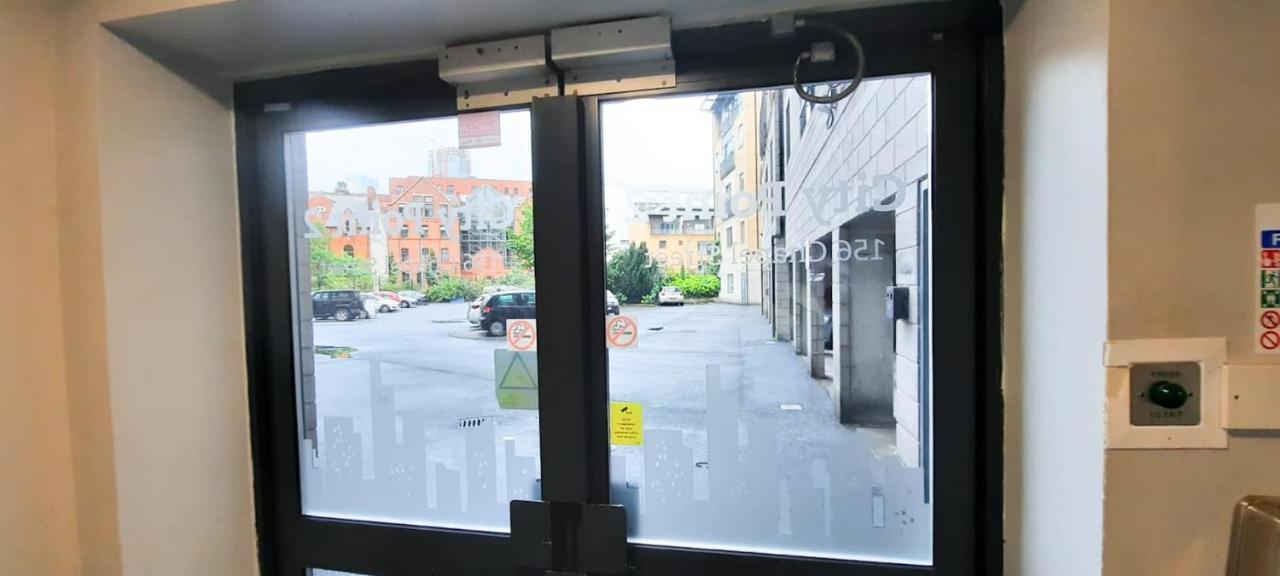 Lovely 2-Bedroom Apartment, Free Parking Манчестер Экстерьер фото