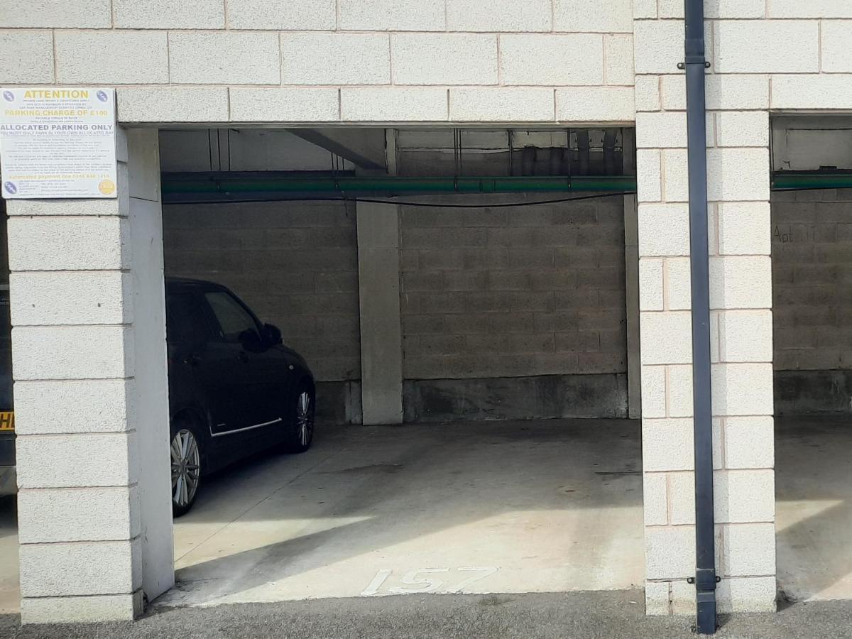 Lovely 2-Bedroom Apartment, Free Parking Манчестер Экстерьер фото