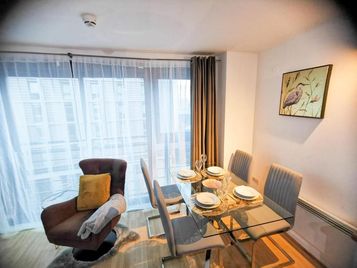 Lovely 2-Bedroom Apartment, Free Parking Манчестер Экстерьер фото