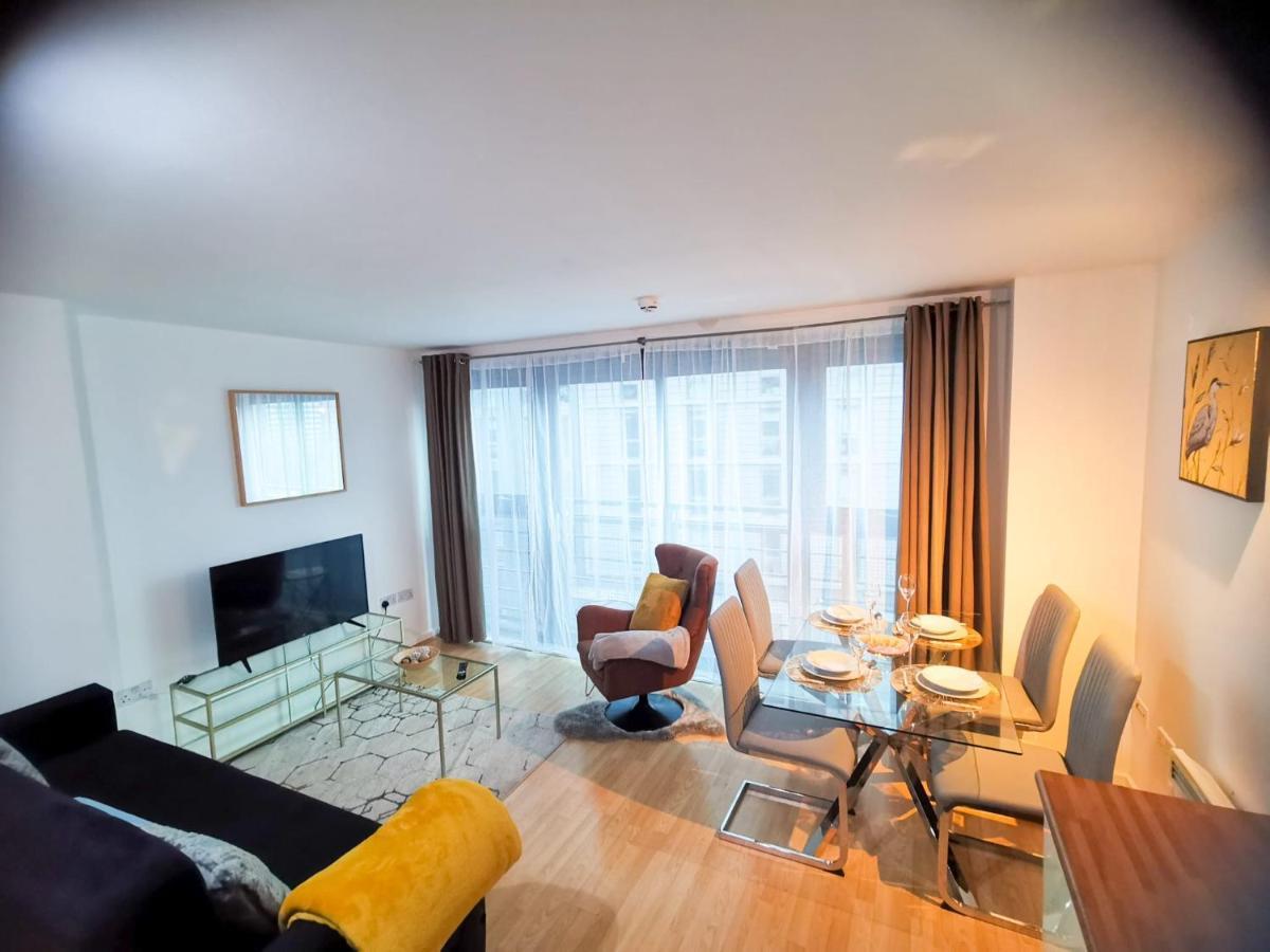 Lovely 2-Bedroom Apartment, Free Parking Манчестер Экстерьер фото