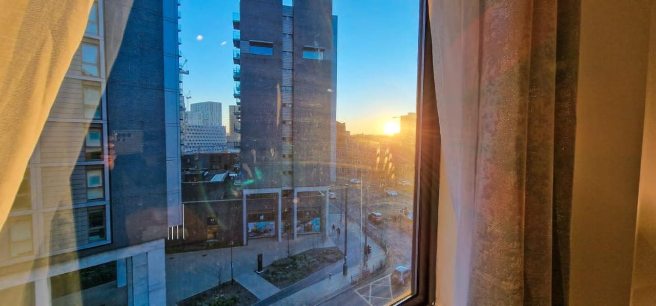 Lovely 2-Bedroom Apartment, Free Parking Манчестер Экстерьер фото