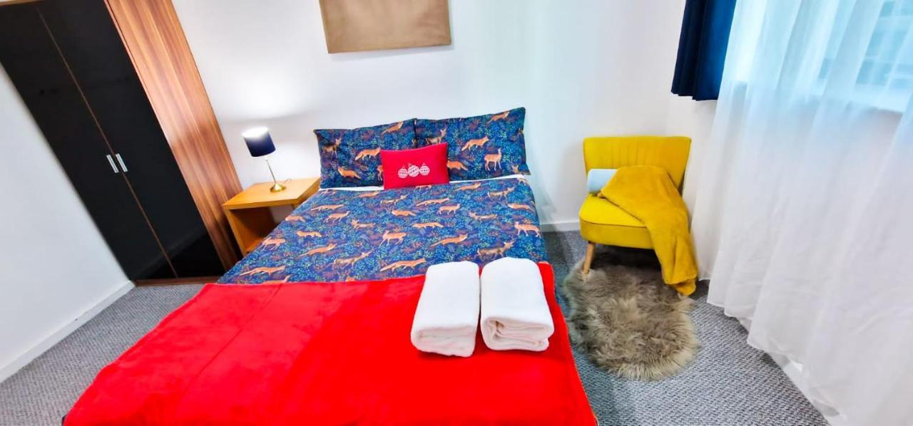Lovely 2-Bedroom Apartment, Free Parking Манчестер Экстерьер фото